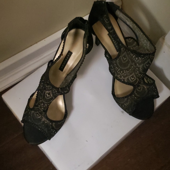 Gorgeous Lace 4" Heels Size 9.5 - Picture 3 of 12